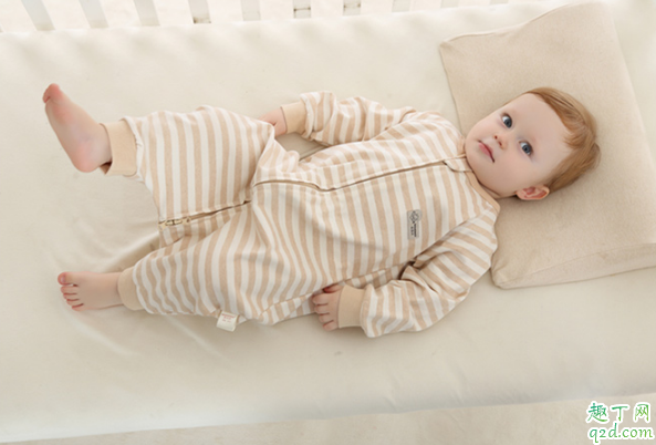 2月大的宝宝用分腿睡袋好还是不分腿的好 分腿睡袋给多大宝宝穿合适3