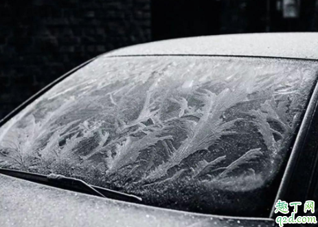 汽车玻璃水冻住了能不能加无水乙醇 汽车玻璃水能不能擦车身1