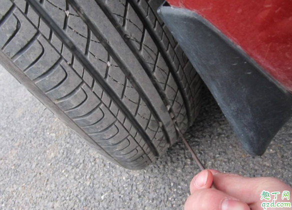 轮胎有小石子需要清理吗 怎么避免汽车轮胎卡石头4