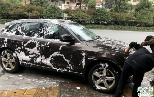 冬天洗车可以直接用热水吗 冬天怎么洗车不毁车1