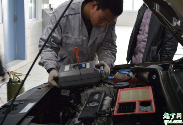 汽車發(fā)動機(jī)艙有異味怎么處理 汽車發(fā)動機(jī)噪音大怎么降噪3