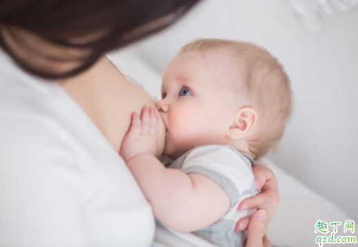 宝宝频繁吃夜奶是什么原因 宝宝半夜睡不安稳频繁吃夜奶怎么回事1