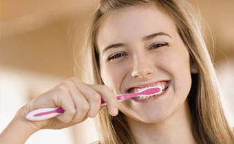 坐月子刷牙好还是不刷牙好 坐月子刷牙有什么讲究