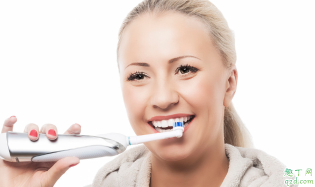 电动牙刷|电动牙刷的刷头能不能通用 电动牙刷刷头非得用原装的吗