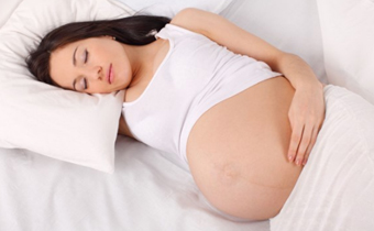 孕中期睡觉是左侧卧还是右侧卧 孕中期睡觉什么姿势比较好