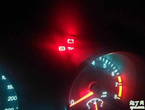 开车的时候电瓶灯亮了是怎么回事 汽车行驶中电瓶灯亮了怎么处理1