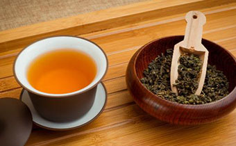 发霉的茶叶可以使用吗 如何区别茶叶上的白霜是不是霉变