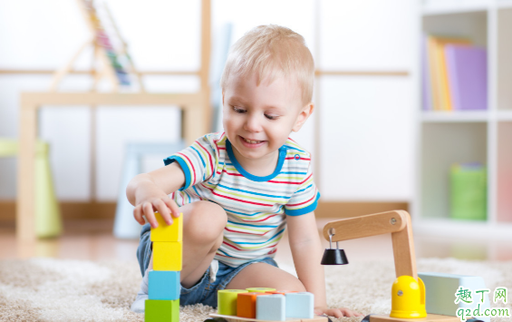 小孩玩积木能提高智商吗 孩子从小玩积木有好处么1
