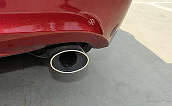 排气管发黑是积碳多吗 汽车排气管发黑是什么问题