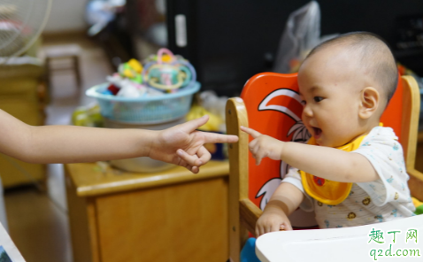 宝宝不吃米粉吃粥可以吗 婴儿吃米粉和粥哪个好1