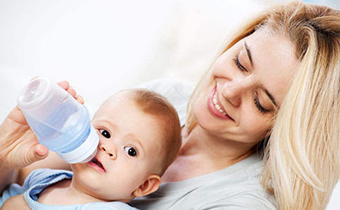 婴儿蛋白过敏喝什么奶粉好 蛋白过敏能不能喝羊奶粉