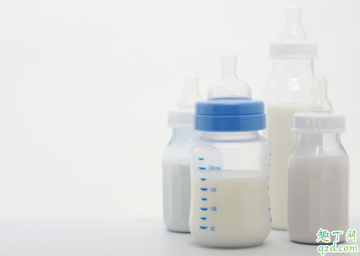 吸奶器吸出来的母乳放冷藏还是冷冻 吸奶器吸出来的奶用什么容器装好1