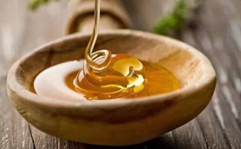 蜂蜜是经过加工的好还是原来的好 纯天然的蜂蜜和加工的蜂蜜优缺点