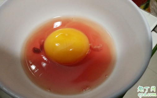 蛋清是红色的怎么回事 鸡蛋蛋清发红还能不能吃1