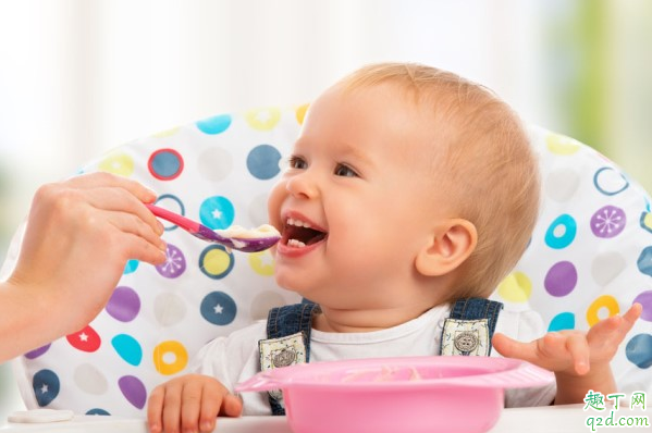 宝宝辅食是两餐之间还是奶前加好 宝宝辅食几点吃比较好1