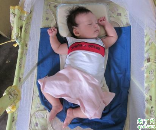宝宝喜欢一边睡是斜颈吗 新生儿为什么喜欢歪头4