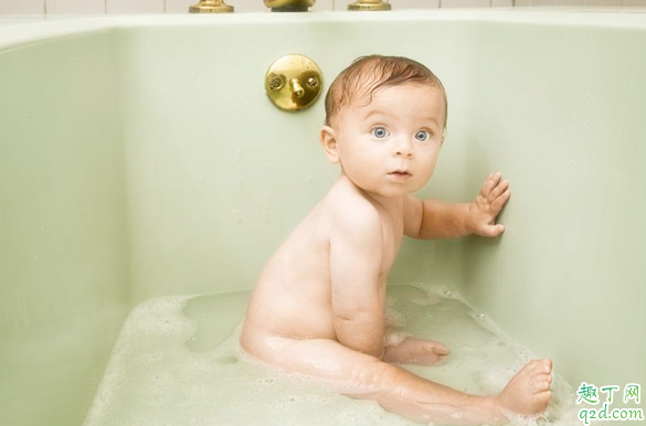 婴儿用哪种浴巾比较好 婴儿浴巾怎么选择3
