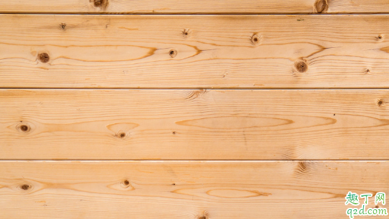 客厅铺木地板与贴瓷砖选哪个好 铺设木地板人工费是怎么算的2