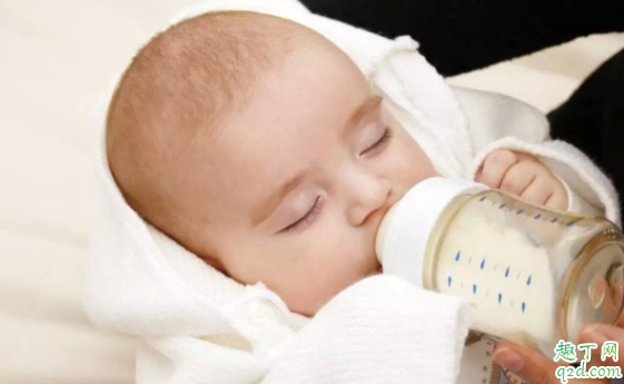 小孩可以把牛奶当喝水吗 孕妇多喝牛奶宝宝会变白吗4