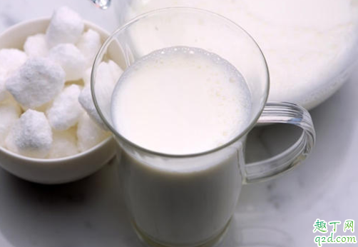 痛风发作期间能不能喝羊奶 牛奶营养高还是羊奶1