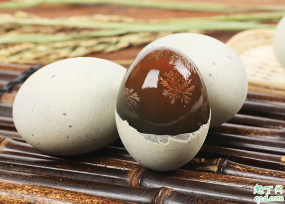 松花蛋吃多了会致癌吗 松花蛋的松花是什么物质1