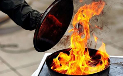 炒菜锅起火了应采取什么措施 炒菜的油锅起火时应该怎么做