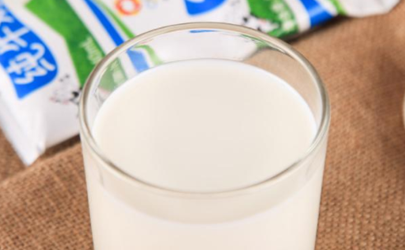 纯牛奶含糖分吗 为什么喝纯牛奶会想吐