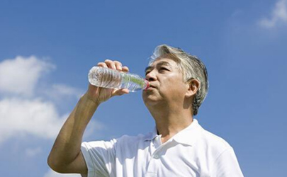 糖尿病人多喝水好还是少喝水好 糖尿病人一天喝多少水合适