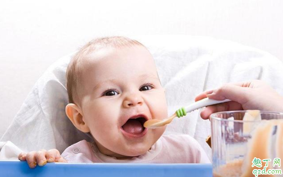 宝宝多大可以吃固体食物 宝宝吃固体食物有什么讲究2