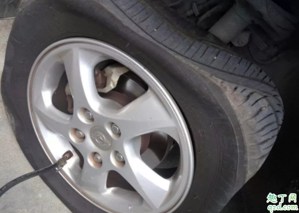 轮胎装的时候怎么看正反 轮胎花纹缺了一块容易爆胎吗4