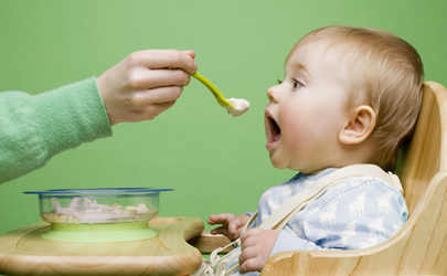 宝宝吃辅食后奶粉要减量吗 宝宝吃辅食后奶粉怎么喝