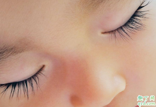 父母|父母眼睫毛长会遗传吗 怎样让婴儿睫毛长得长