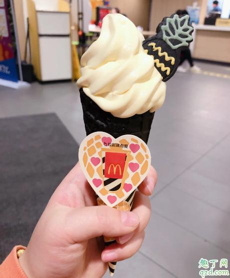 麦当劳黑凤梨华夫筒冰淇淋多少钱一个 麦当劳黑凤梨甜筒冰淇淋好吃吗2