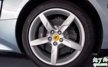 怎么看汽车轮胎该不该换了 汽车轮胎有细小花纹需要更换吗 2