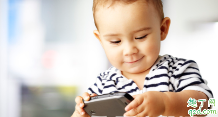 孩子什么年龄适合玩手机 孩子玩手机最多是多长时间2