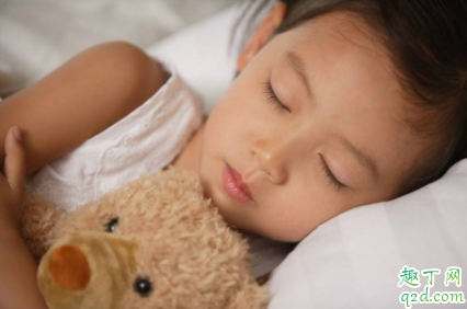 为什么宝宝想睡却拼命反抗 什么时间是宝宝睡觉的最佳时间 1