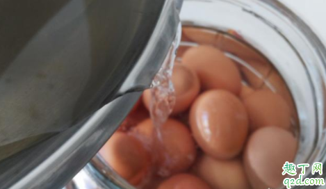 怎样腌鸡蛋出油不咸 腌鸡蛋出油有什么方法 4