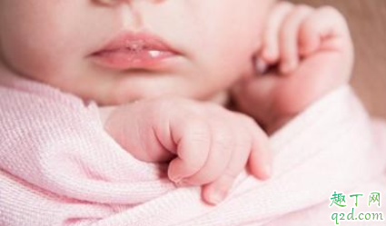 3个月宝宝总爱吐唾沫怎么回事 宝宝吐唾沫是不是肺炎2