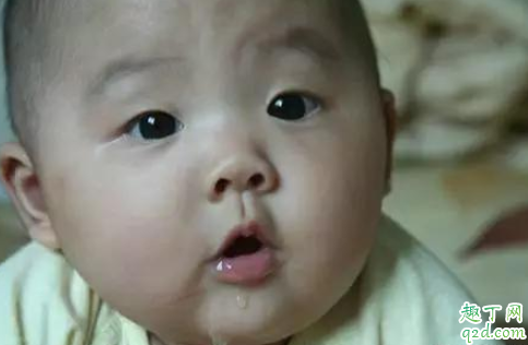 3个月宝宝总爱吐唾沫怎么回事 宝宝吐唾沫是不是肺炎4