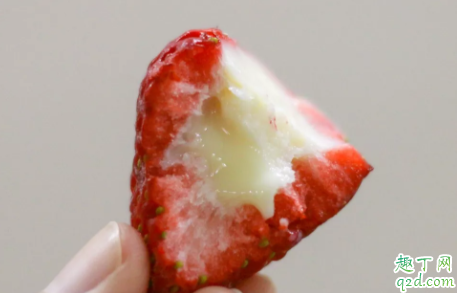 抖音炼乳草莓怎么做 网红草莓炼乳冻做法教程10