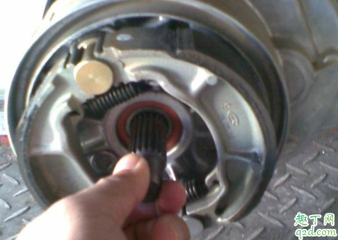 轮胎轴承坏了是什么声音 轮胎异响和轴承异响怎么区分3
