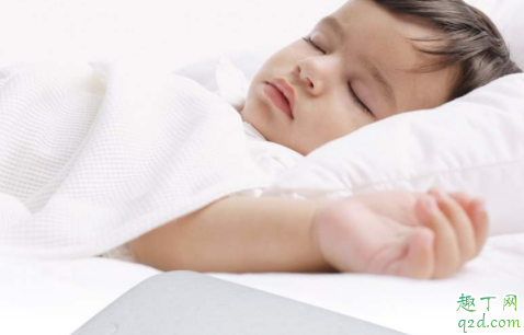 宝宝几个月可以用定型枕 宝宝使用定型枕头有什么好处 1