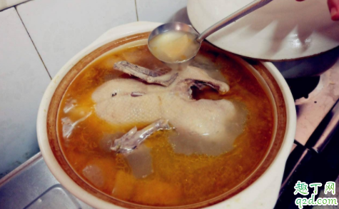 鸭肉怎么做不会柴 自家养的鸭子要焯水再炖汤吗4