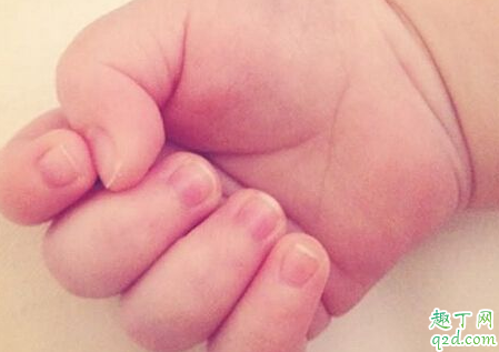 如何给一岁以内的宝宝剪指甲 一岁内的宝宝多久修剪一次指甲 3