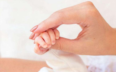 如何给一岁以内的宝宝剪指甲 一岁内的宝宝多久修剪一次指甲