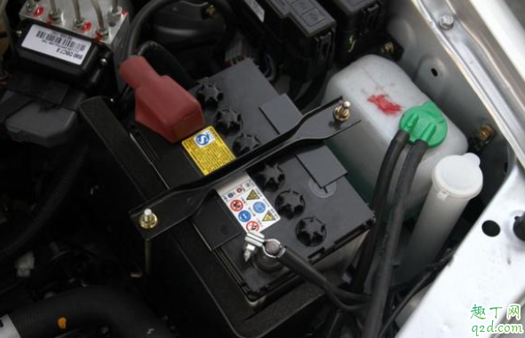 汽车的蓄电池多久换一次 怎么看汽车电瓶是否亏电3