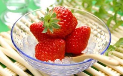 草莓有药味怎么去掉 草莓吃着有股药味能吃吗