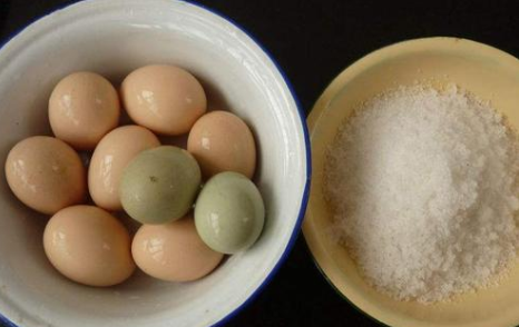 腌鸡蛋一斤鸡蛋多少盐 腌鸡蛋放盐少了怎么办1