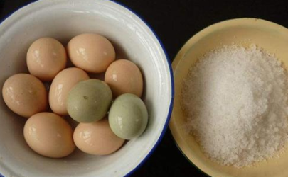 腌鸡蛋一斤鸡蛋多少盐 腌鸡蛋放盐少了怎么办