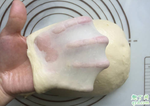 普通面粉可以揉出手套膜吗 什么面粉容易出手套膜3